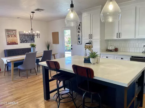 Kitchen - 917 W Verde Ln, Phoenix, AZ 85013 photo 3 of 4