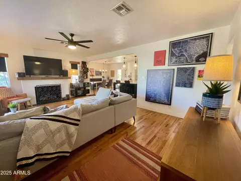 Living - 917 W Verde Ln, Phoenix, AZ 85013 photo 3 of 4