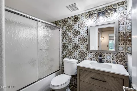 Bath - 1883 W Falcon Dr, Chandler, AZ 85286 photo 1 of 2