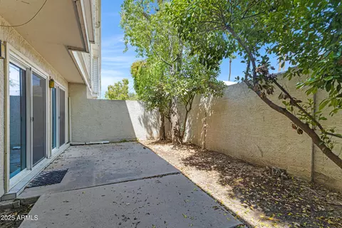 Exterior - 6503 N 10th Pl, Phoenix, AZ 85014 photo 4 of 5