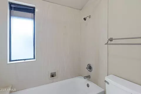 Bath - 6503 N 10th Pl, Phoenix, AZ 85014 photo 3 of 3