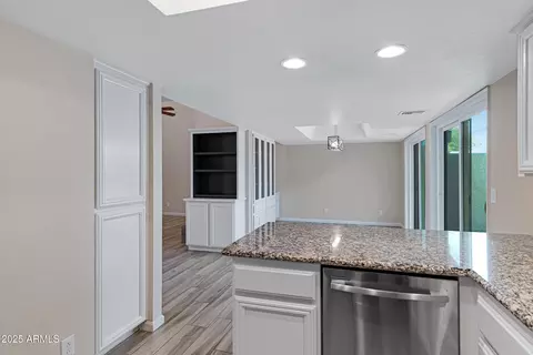 Kitchen - 6503 N 10th Pl, Phoenix, AZ 85014 photo 4 of 4