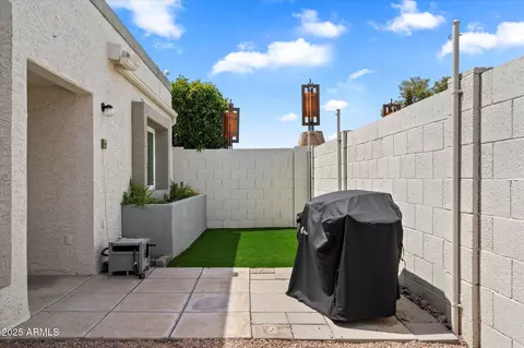 Exterior - 912 E Michelle Dr, Phoenix, AZ 85022 photo 3 of 5