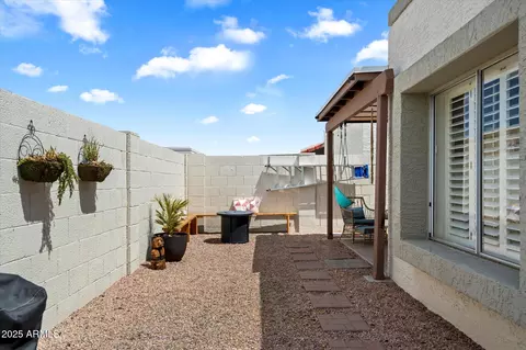 Exterior - 912 E Michelle Dr, Phoenix, AZ 85022 photo 5 of 5