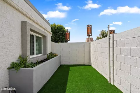 Exterior - 912 E Michelle Dr, Phoenix, AZ 85022 photo 4 of 5