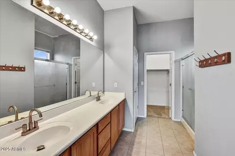 Bath - 505 E Lydia Ln, Phoenix, AZ 85042 photo 1 of 2