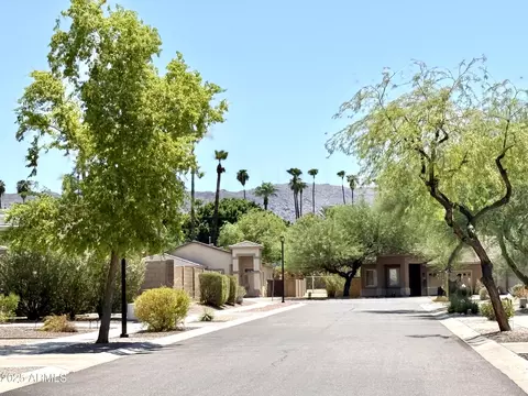 Exterior - 505 E Lydia Ln, Phoenix, AZ 85042 photo 10 of 11