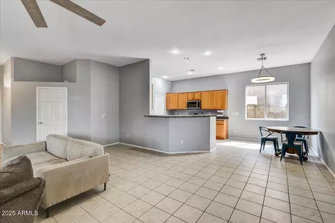 Living - 505 E Lydia Ln, Phoenix, AZ 85042 photo 1 of 2