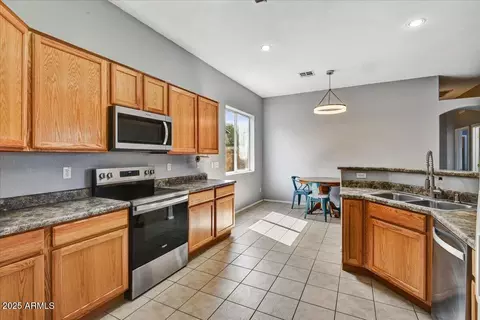 Kitchen - 505 E Lydia Ln, Phoenix, AZ 85042 photo 1 of 2