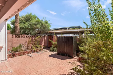Exterior - 4027 E Campbell Ave, Phoenix, AZ 85018 photo 5 of 9