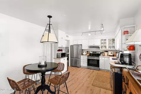 Kitchen - 4027 E Campbell Ave, Phoenix, AZ 85018 photo 1 of 2