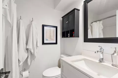 Bath - 4027 E Campbell Ave, Phoenix, AZ 85018 photo 4 of 4