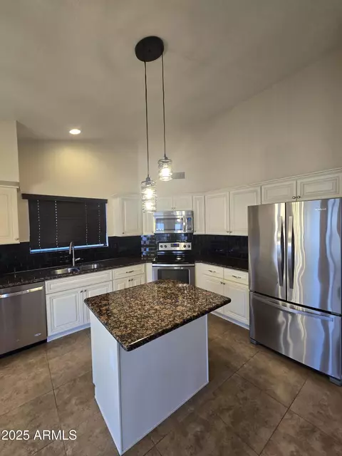 Kitchen - 2520 E Granite View Dr, Phoenix, AZ 85048 photo 2 of 3