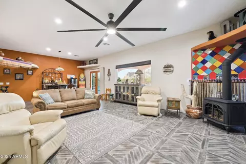 Living - 655 S Conestoga Rd, Apache Junction, AZ 85119 photo 1 of 2