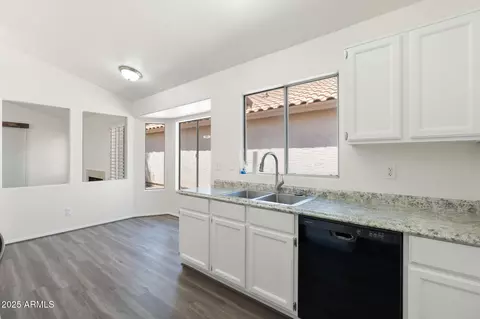 Kitchen - 16618 S 32nd Pl, Phoenix, AZ 85048 photo 2 of 2
