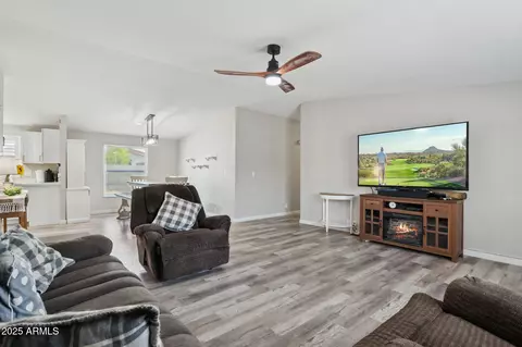 9640 Escondido Ave, Mesa, AZ 85208