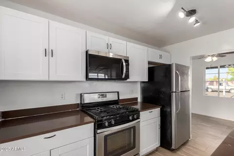 Kitchen - 5632 N 38th Dr, Phoenix, AZ 85019 photo 2 of 4