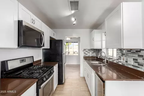 Kitchen - 5632 N 38th Dr, Phoenix, AZ 85019 photo 1 of 4