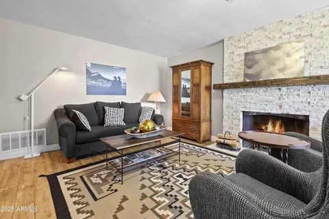 Living - 4130 N 4th Ave, Phoenix, AZ 85013 photo 1 of 9