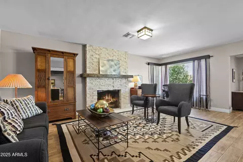 Living - 4130 N 4th Ave, Phoenix, AZ 85013 photo 3 of 9