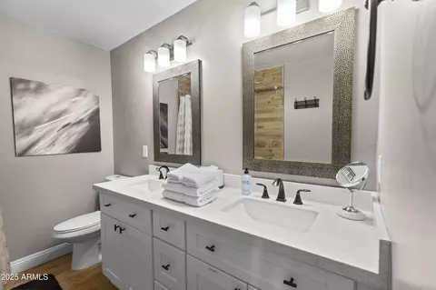 Bath - 4130 N 4th Ave, Phoenix, AZ 85013 photo 3 of 5