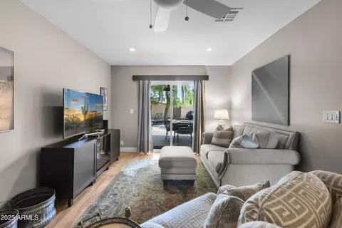 Living - 4130 N 4th Ave, Phoenix, AZ 85013 photo 9 of 9