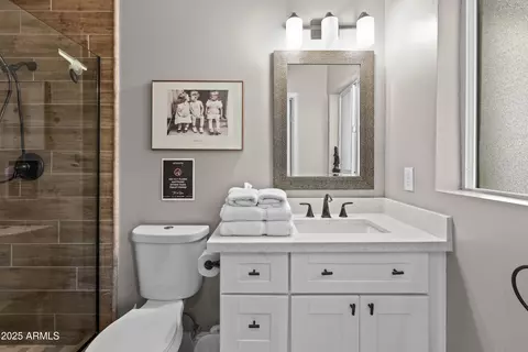 Bath - 4130 N 4th Ave, Phoenix, AZ 85013 photo 4 of 5