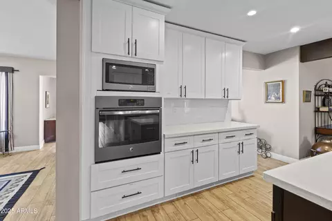 Kitchen - 4130 N 4th Ave, Phoenix, AZ 85013 photo 7 of 9