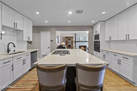 Kitchen - 4130 N 4th Ave, Phoenix, AZ 85013 photo 8 of 9