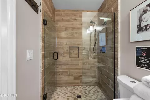 Bath - 4130 N 4th Ave, Phoenix, AZ 85013 photo 5 of 5