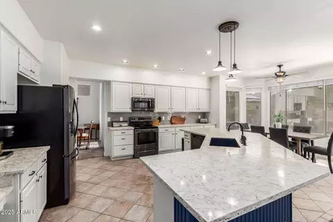 Kitchen - 2859 E Millbrae Ln, Gilbert, AZ 85234 photo 3 of 4