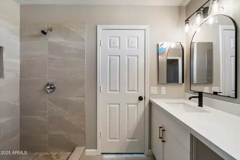 Bath - 6766 E Summerset Rd, Florence, AZ 85132 photo 2 of 4