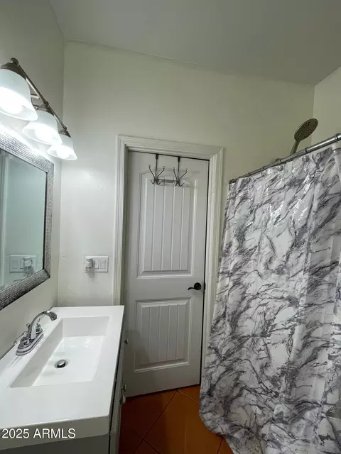 Bath - 506 N Elizabeth Ave, Douglas, AZ 85607 photo 4 of 6