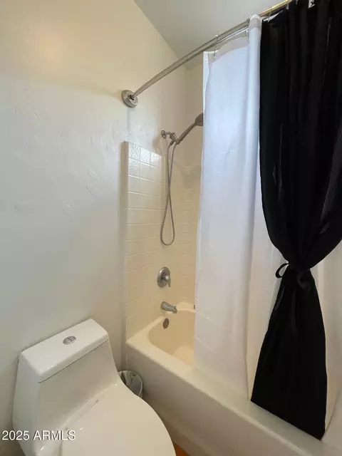 Bath - 506 N Elizabeth Ave, Douglas, AZ 85607 photo 1 of 6