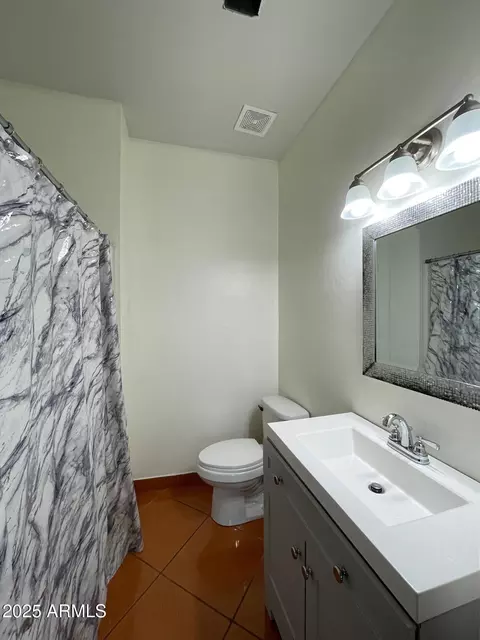 Bath - 506 N Elizabeth Ave, Douglas, AZ 85607 photo 5 of 6