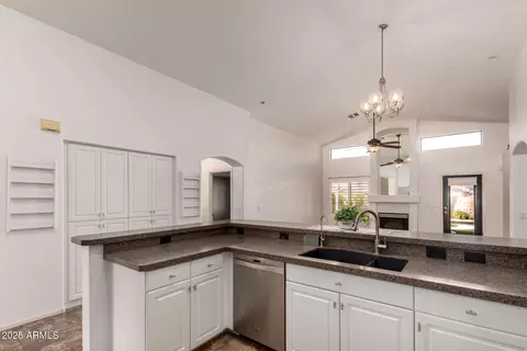 Kitchen - 462 E Pinto Dr, Gilbert, AZ 85296 photo 2 of 3