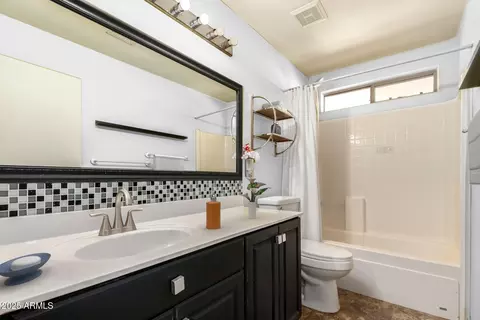 Bath - 462 E Pinto Dr, Gilbert, AZ 85296 photo 3 of 4