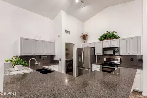 Kitchen - 462 E Pinto Dr, Gilbert, AZ 85296 photo 1 of 3