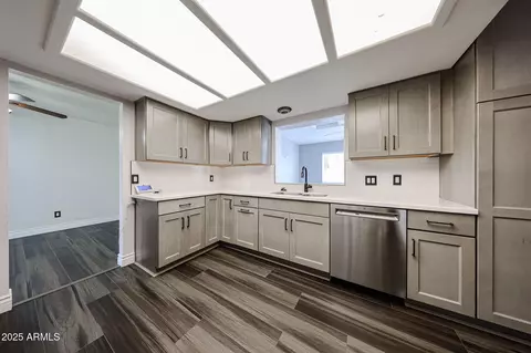 5434 N 74th Dr, Glendale, AZ 85303