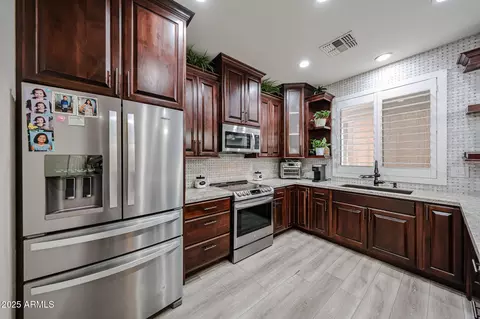 Kitchen - 4708 N 96th Ln, Phoenix, AZ 85037 photo 3 of 6