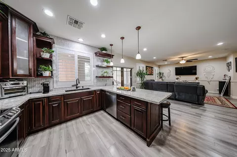 Kitchen - 4708 N 96th Ln, Phoenix, AZ 85037 photo 5 of 6