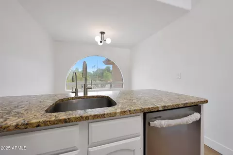 Kitchen - 4520 E Desert Cactus St, Phoenix, AZ 85032 photo 4 of 5