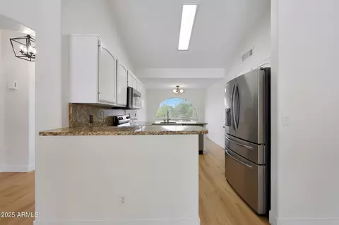 Kitchen - 4520 E Desert Cactus St, Phoenix, AZ 85032 photo 2 of 5