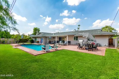 Exterior - 333 E Kaler Dr, Phoenix, AZ 85020 photo 3 of 5