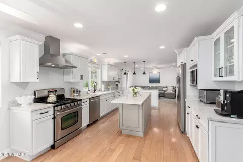 Kitchen - 333 E Kaler Dr, Phoenix, AZ 85020 photo 3 of 3