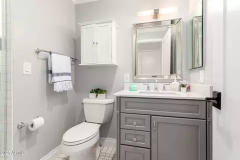 Bath - 333 E Kaler Dr, Phoenix, AZ 85020 photo 4 of 4