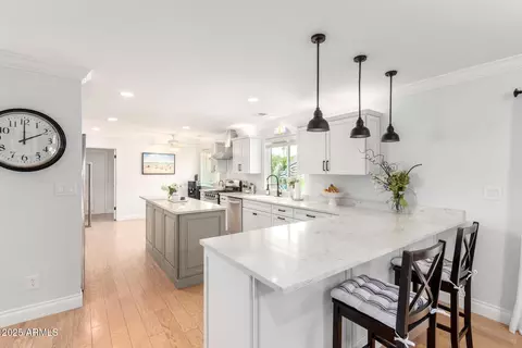 Kitchen - 333 E Kaler Dr, Phoenix, AZ 85020 photo 1 of 3