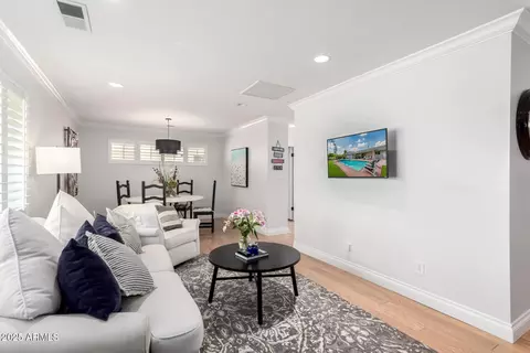 Living - 333 E Kaler Dr, Phoenix, AZ 85020 photo 1 of 1
