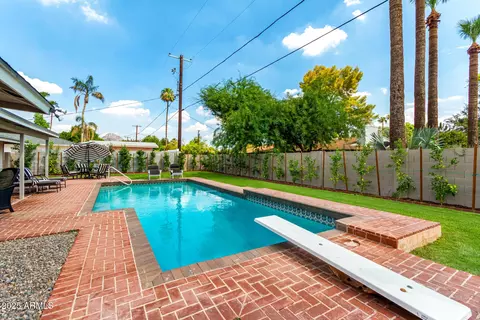 Exterior - 333 E Kaler Dr, Phoenix, AZ 85020 photo 5 of 5