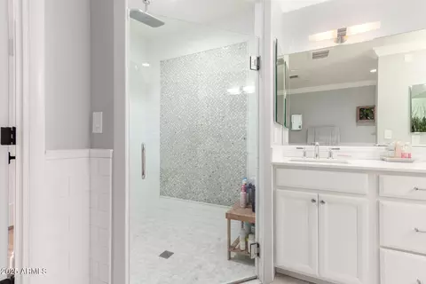 Bath - 333 E Kaler Dr, Phoenix, AZ 85020 photo 1 of 4